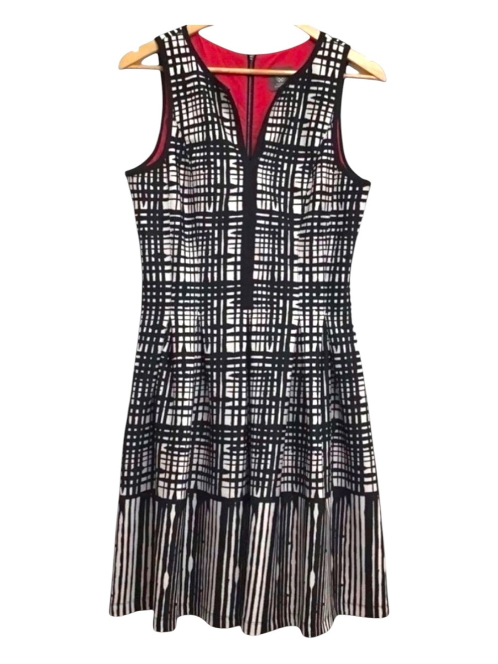 VINCE Camuto sleeveless dress black white pink pockets stretchy material size 4